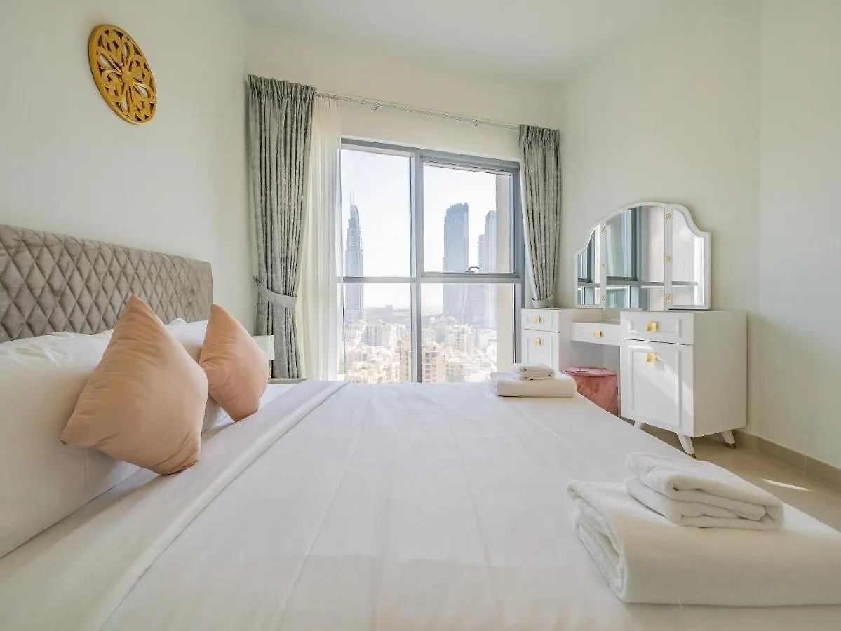 Glamorous Apartment Facing Burj Khalifa Dubai