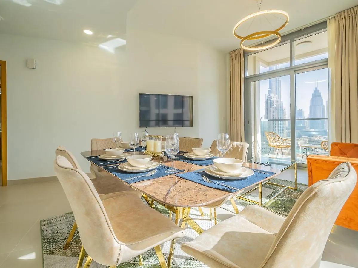 Glamorous Apartment Facing Burj Khalifa Dubai