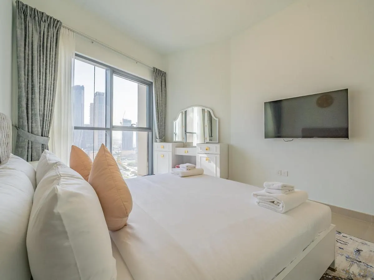 Glamorous Apartment Facing Burj Khalifa Dubai
