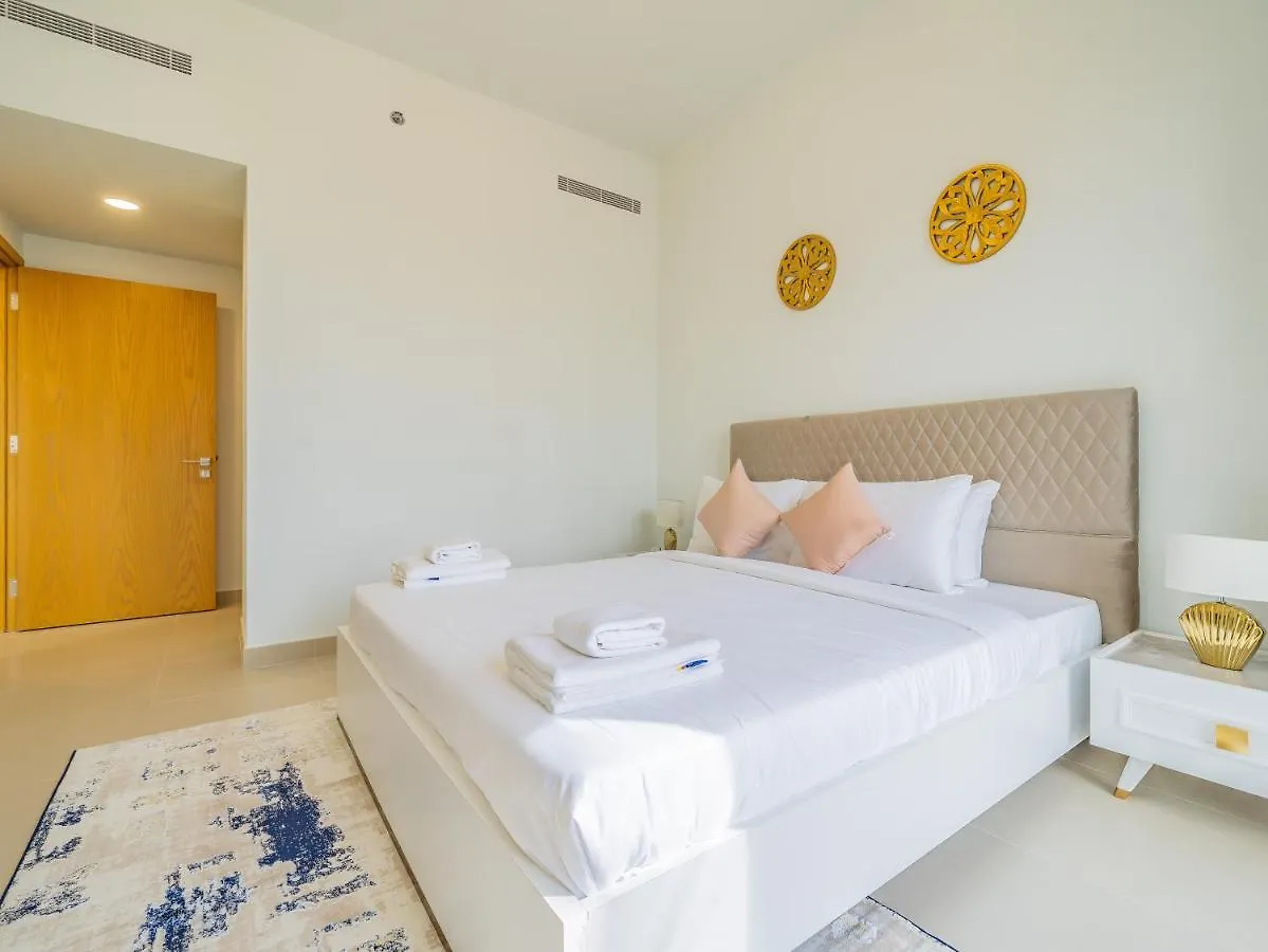 Glamorous Apartment Facing Burj Khalifa Dubai