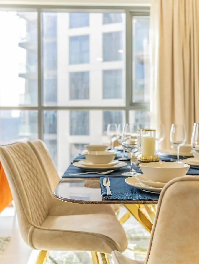 Glamorous Apartment Facing Burj Khalifa Dubai