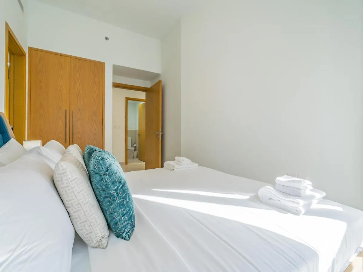 Glamorous Apartment Facing Burj Khalifa Dubai
