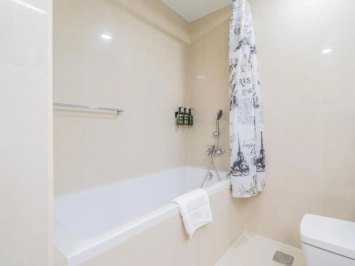 Glamorous Apartment Facing Burj Khalifa Dubai