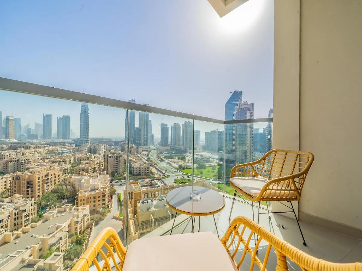 Glamorous Apartment Facing Burj Khalifa Dubai